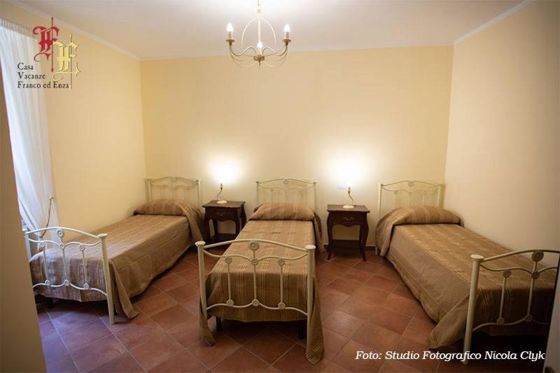 Casa Vacanze - Franco Ed Enza San Gregorio Magno Exterior foto
